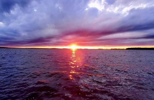 Ray Cabin | Marina View 1 Bedroom Sunset Cabin