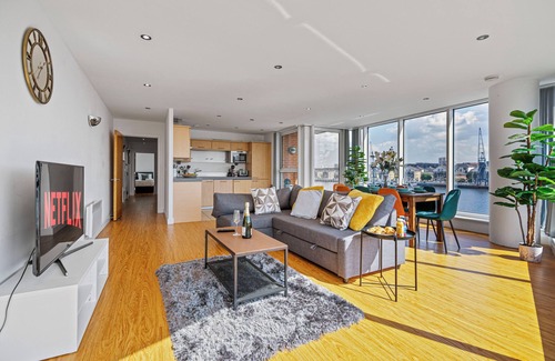 Docklands Apartment | MARINA VIEW HAVEN- Stylish 2-Bedroom Retreat Near Excel London.