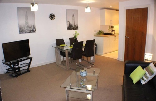 Hull Old Town Apartment | Marina Water View Apartment