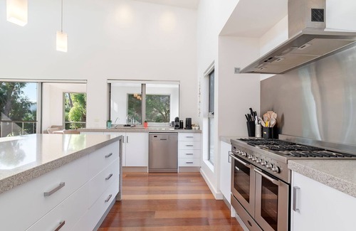 Port Fairy House | Mariner House - Central & Modern Sensation - ideal for a family and couples alike.