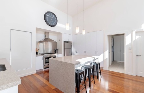 Port Fairy House | Mariner House - Central & Modern Sensation - ideal for a family and couples alike.