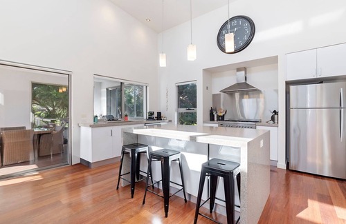 Port Fairy House | Mariner House - Central & Modern Sensation - ideal for a family and couples alike.