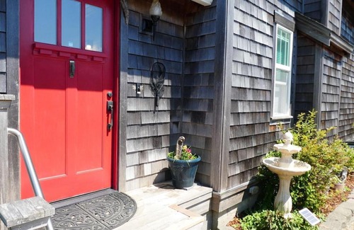 Garibaldi House | Mariner's Retreat ~ A Downtown Garibaldi Oasis