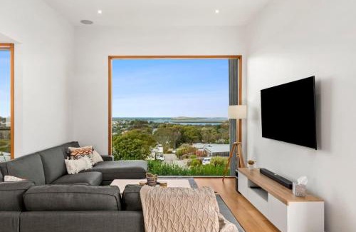 Ocean Grove Apartment | Mariners Retreat Unrivalled Ocean and River Views