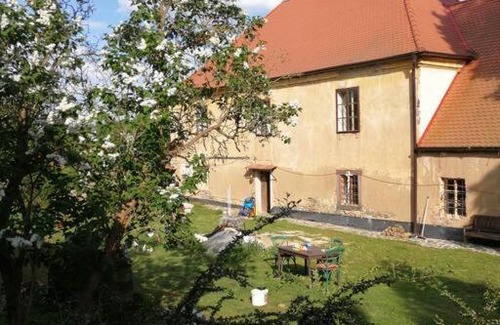 Stichovice House | Maringotka, a secret place in a private garden