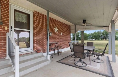 Santa Fe House | Mark Twain Lake house with 20 acres of privacy & minutes from MTL boat ramps.