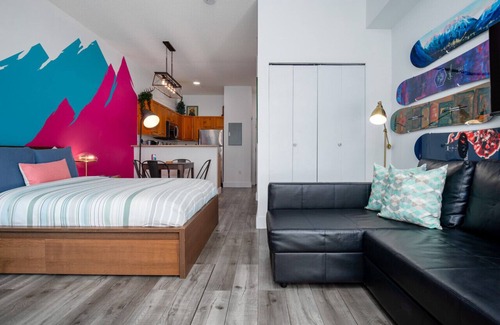 Village North Apartment | Market Pavilion #326 `Après`