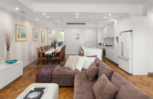 Elwood Apartment | Marlin
