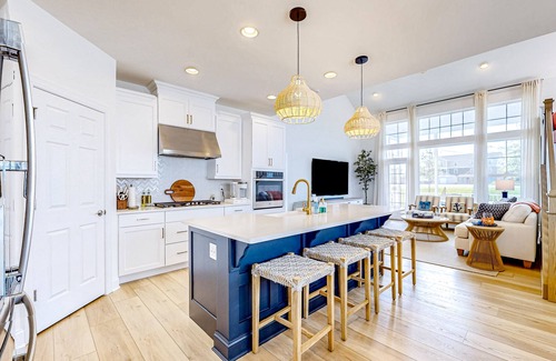 Cedar Neck House | Marlin Chase home with resort amenities, bikes, grill, EV charger - dog-friendly