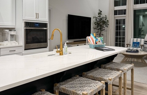 Cedar Neck House | Marlin Chase home with resort amenities, bikes, grill, EV charger - dog-friendly