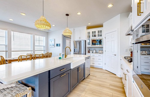 Cedar Neck House | Marlin Chase home with resort amenities, bikes, grill, EV charger - dog-friendly