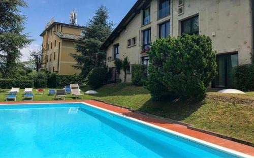 Rivoltella Apartment | Marriott SWAROVSKI Family apartment with pool DesenzanoLoft Official Partner Homes & Villas by Marriott Bonvoy