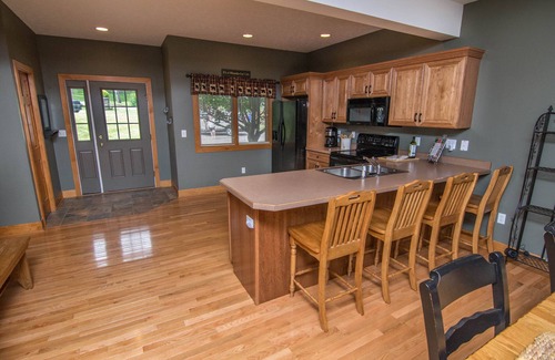 McHenry House | Marsh Run Cove | Spacious Duplex, 3 Primary Suites!