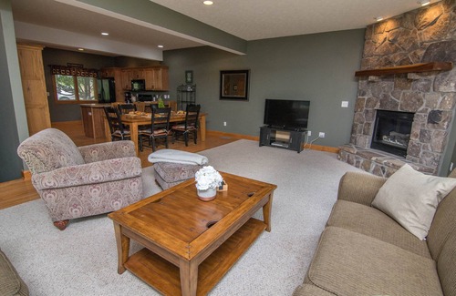 McHenry House | Marsh Run Cove | Spacious Duplex, 3 Primary Suites!