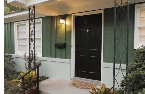 Savannah House | Marsh view home w/screened porch, king bed - 7 minutes to downtown!