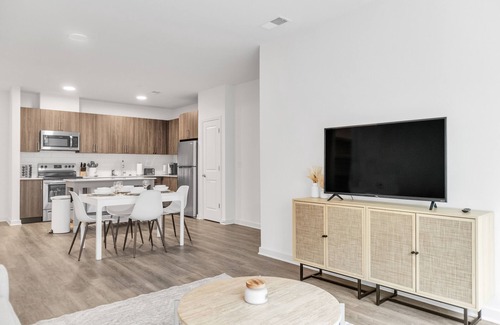 McLean Apartment | Marshmallow Light Oak 2BR 2BTH Tysons w Amenities