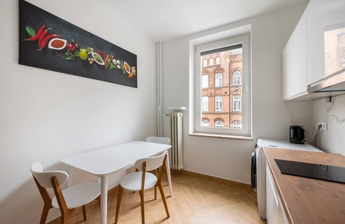 Srodmiescie Południowe Apartment | Marszałkowska White & Black Apartment