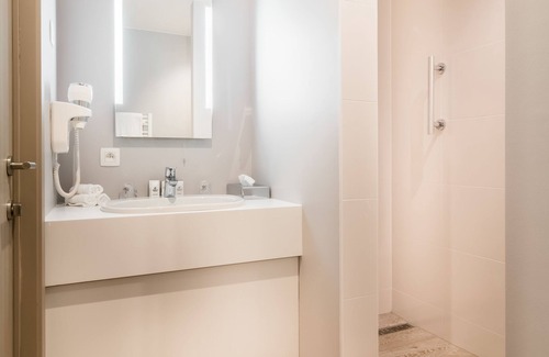 Tubize Hotel | Martin's Red