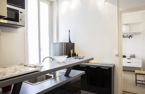 Chartrons Apartment | Martinique Street