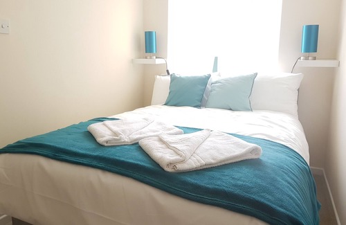 Hedge End House | Martley house - lovely two bedroom sleeps 6 people