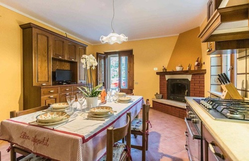 Sant'Andrea di Compito House | Marusca house with private pool, garden and WiFi