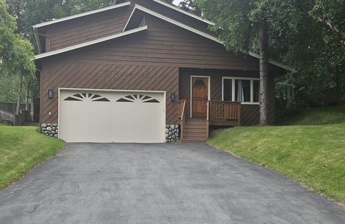 Sand Lake House | Marvelous 4-bedroom house in Anchorage with lake access, fully renovated in 2024