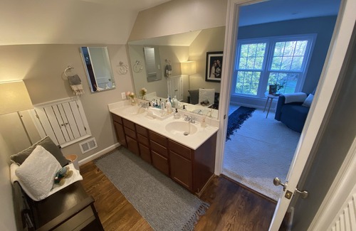 Lake Barcroft House | Marvelous Home in Gorgeous Neighborhood Near DC