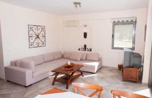 Skaloma House | Marvelous house by the sea