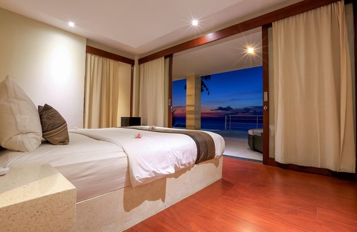 Senggigi Villa | Marvelous sunset views with infinity pool