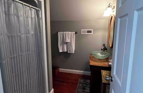 Southmont Apartment | Marwood Cottage on the lake