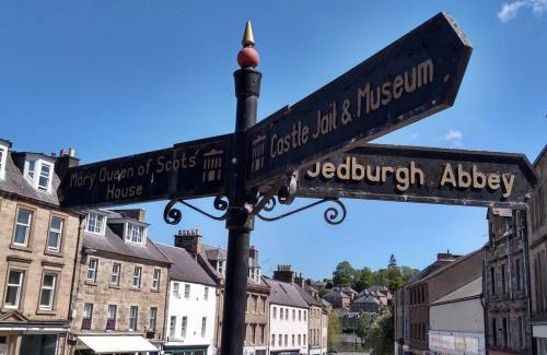 Jedburgh Apartment | Marys Garden View North