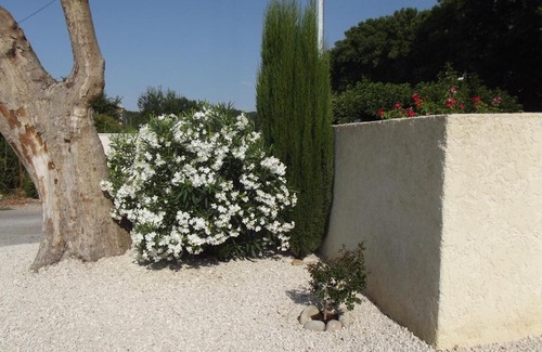 Paluds de Noves Bed & Breakfast | Mas De La Coucourde