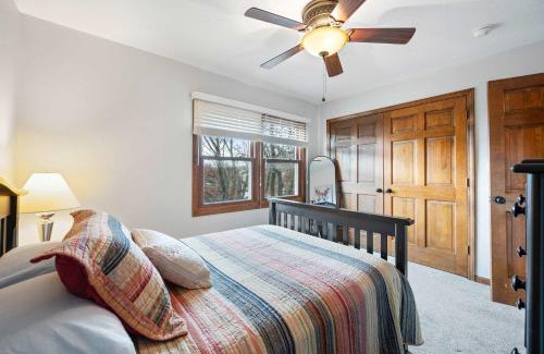 Lockerbie Square Apartment | Mass Ave Gem and steps away from Yoga Studio