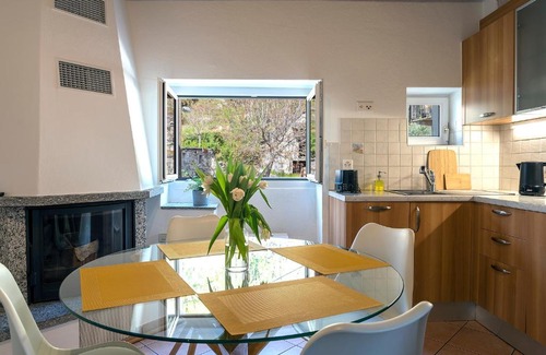 Riazzino Apartment | Massaresc apartment