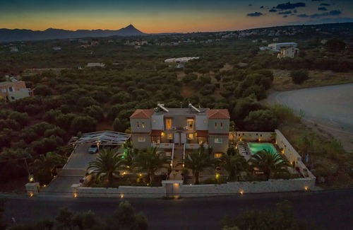 Kalathas Villa | Massive Luxury Villa*private heated pool*Perfect 4 large groups up to 16 guests