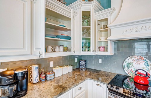 Port Bolivar House | Massive Swimspa ~ Ocean Views ~ Short walk to beach ~ Starlink Internet ~ Games