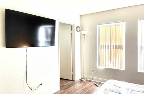 Boyle Heights House | Master Bedroom In Boyle Heights Private Community
