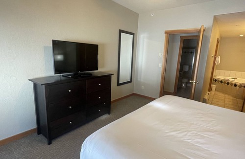 Four O'Clock Resort | Master Unit, Beautiful Luxury Ski in, Ski Out Resort