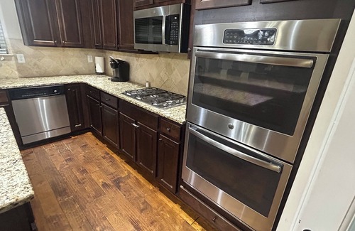Warrenville House | Masters Gulf Tournament Rental/April 6th to the 13th - Sleeps 10