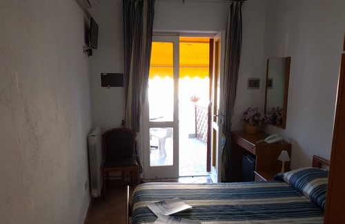 Sant'Angelo House | Matrimoniale ECO-Terrace-Ensuite with Shower-Double or Twin