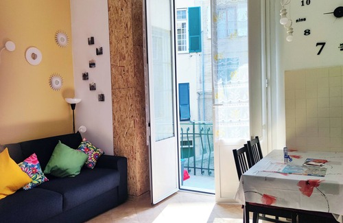 Maddalena Apartment | MAURA HOUSE NEAR RIGHI FUNICULAR WITH BALCONY
