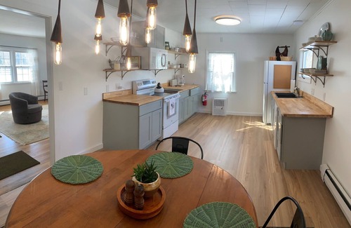 Brandon House | May - 2 bedroom mid-century home with yard and views - close to village center