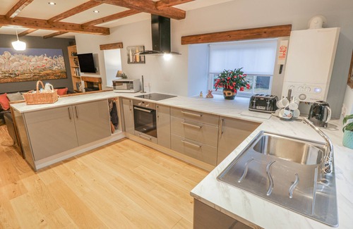 Snainton Cottage | MAY COTTAGE, pet friendly, with a garden in Snainton