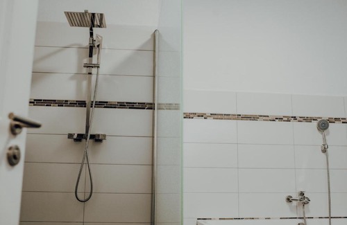 Mayen House | Mayen, Bäckerstraße, Ferienwohnung Zimmer 2, Innenstadt, nähe Nürburgring & Burg Eltz