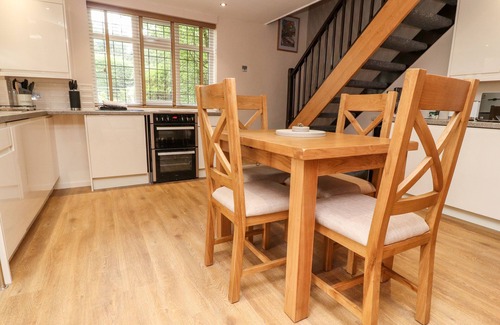 Blackpool House | MAYFIELD COTTAGE, family friendly, with pool in Blackpool