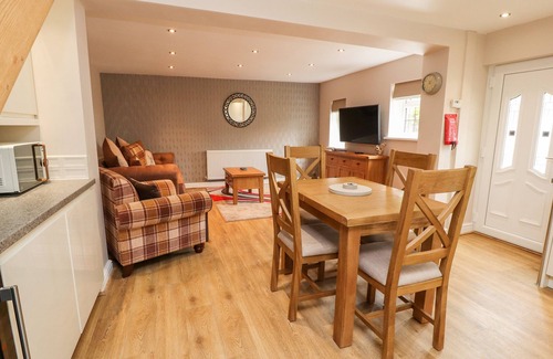 Blackpool House | MAYFIELD COTTAGE, family friendly, with pool in Blackpool