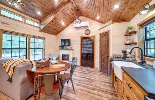 Blocker Cabin | McAlester Vacation Rental w/Private Hot Tub