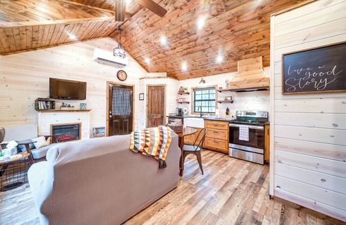 Blocker Cabin | McAlester Vacation Rental w/Private Hot Tub