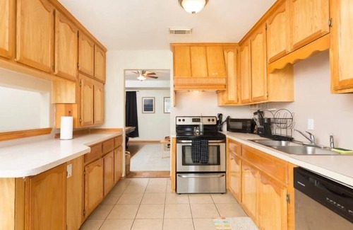 McAllen House | McAllen Majesty 4BR w Pool and Comfort