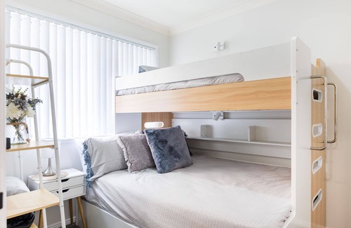 Kings Point House | McGrath welcome's you to Ellerslie family home , Stay 4 pay 3 for the whole month of April